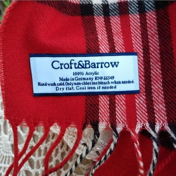 NWOT CROFT & BARROW Red, Black & White Plaid 100% Acrylic Scarf Wrap - Picture 2 of 10